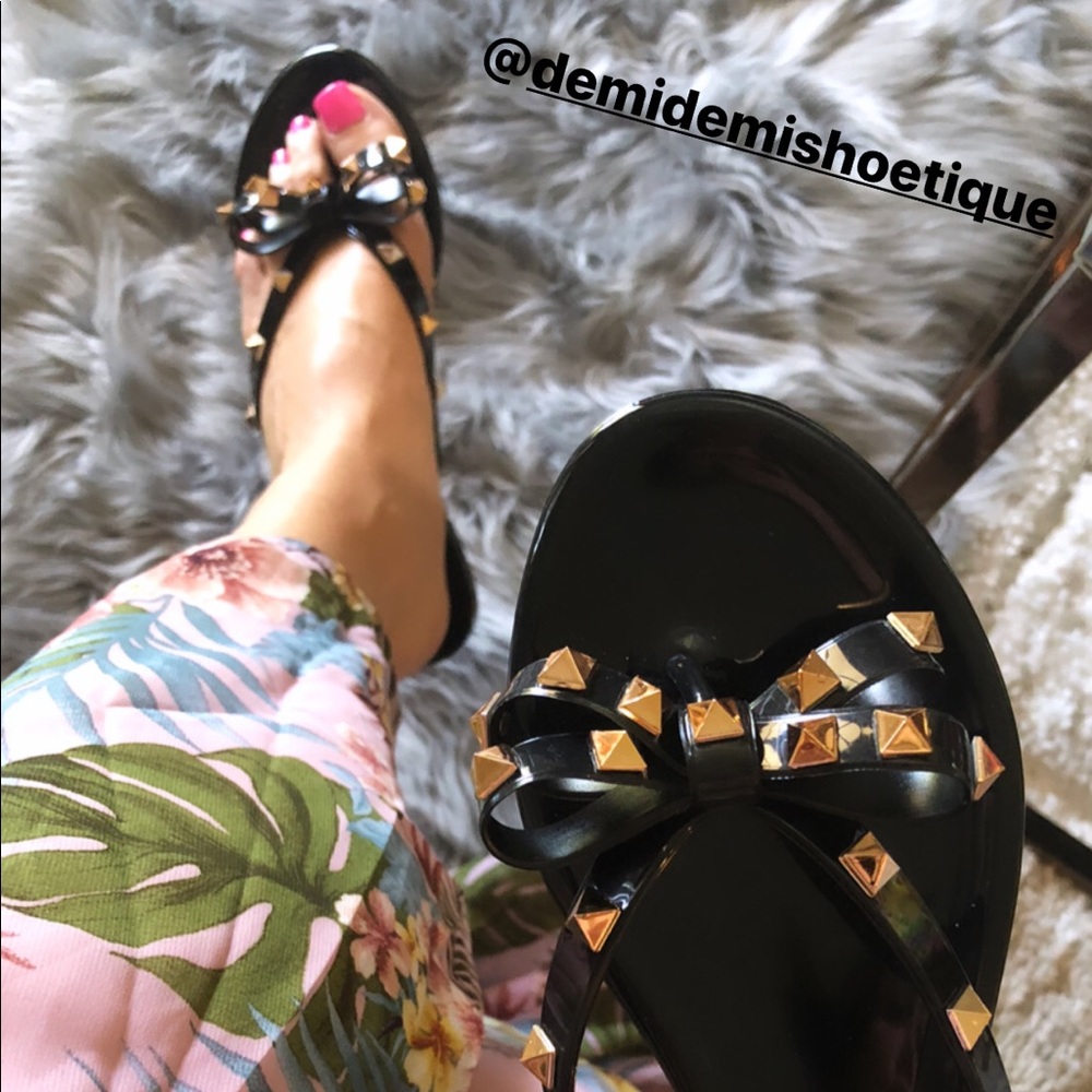 “VALI” Sandals In Black
